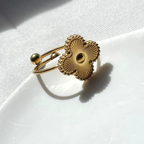 Anillo Van Cleef® Ajustable – El regalo perfecto