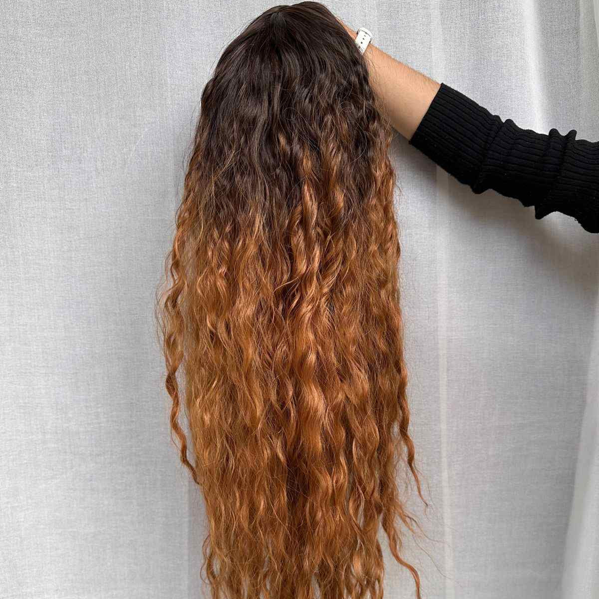 Peluca Rubia Rizada Aura Wigs – Luce un cabello espectacular  💇‍♀️